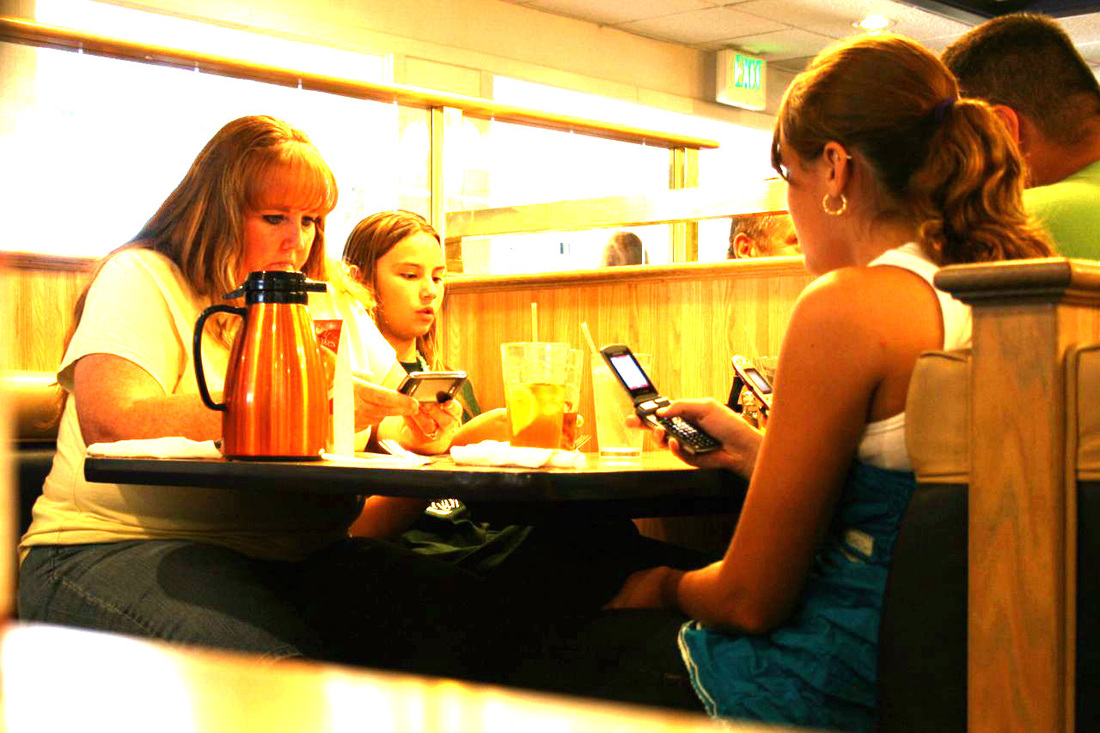 family at the table with cell phones modern manners by heidi suydam simply our society IHOP 